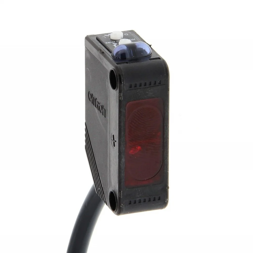 OMRON%20E3Z-D82%20%20Cisimden%20Yansımalı%20Fotoelektrik%20Sensör%20100cm